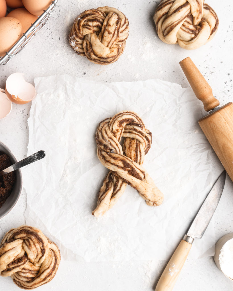 How to knot the babka knot