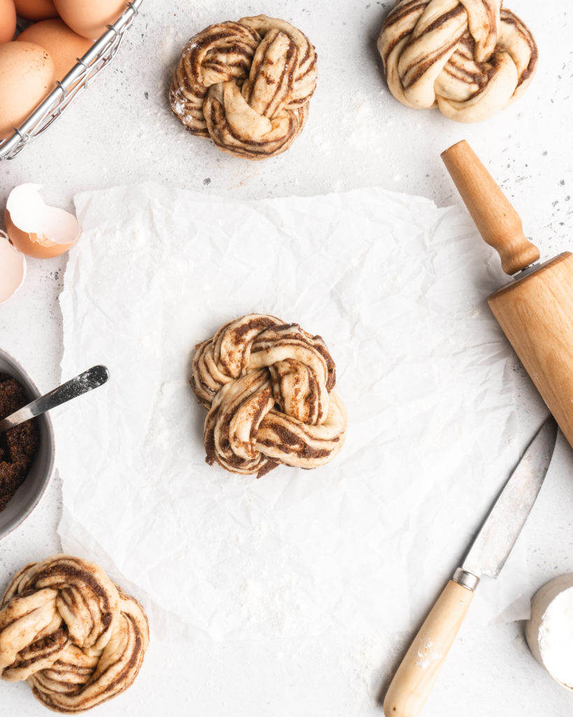 How to knot the babka knot