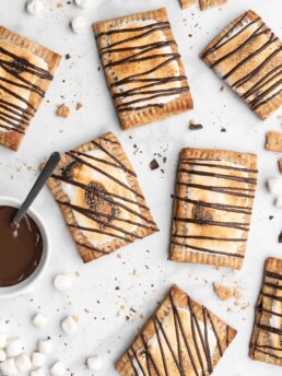 Filled with chocolate, and topped with a toasted marshmallow topping, these S'mores Hand Pies are insanely good.