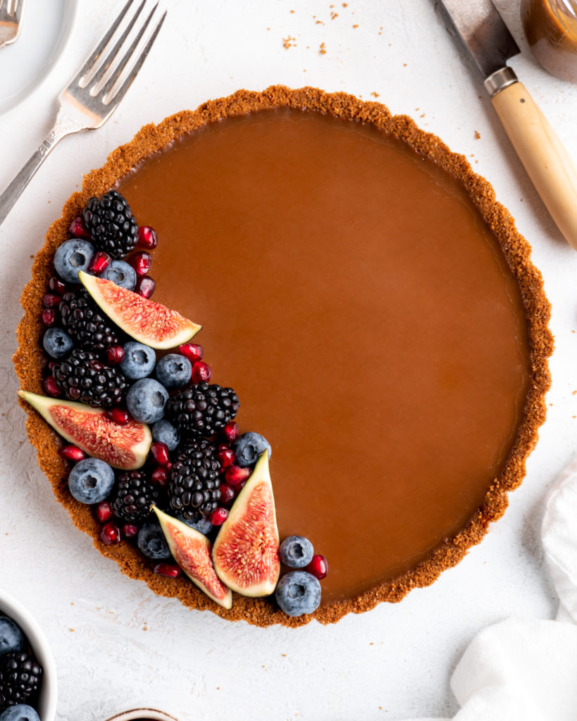 This Caramelized White Chocolate Tart features a silky, creamy caramelized white chocolate ganache filling inside a crunchy biscoff crust