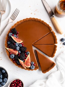 This Caramelized White Chocolate Tart features a silky, creamy caramelized white chocolate ganache filling inside a crunchy biscoff crust