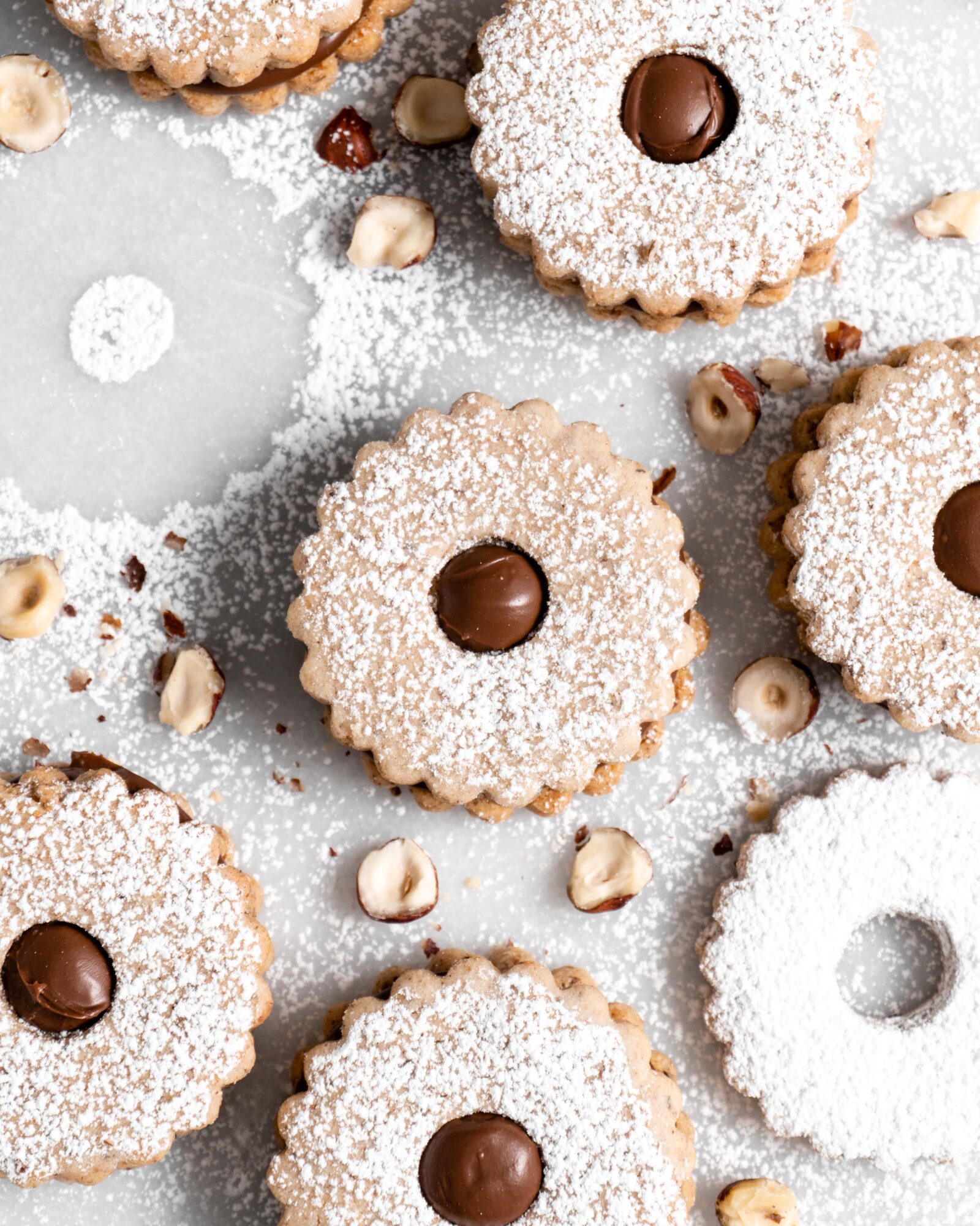 linzer cookies with hazelnuts