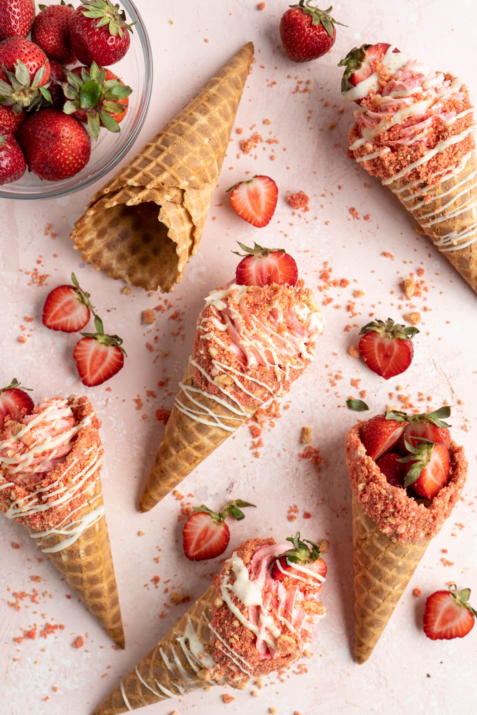 No Bake Strawberry Crunch Cheesecake Waffle Cones - Food Duchess