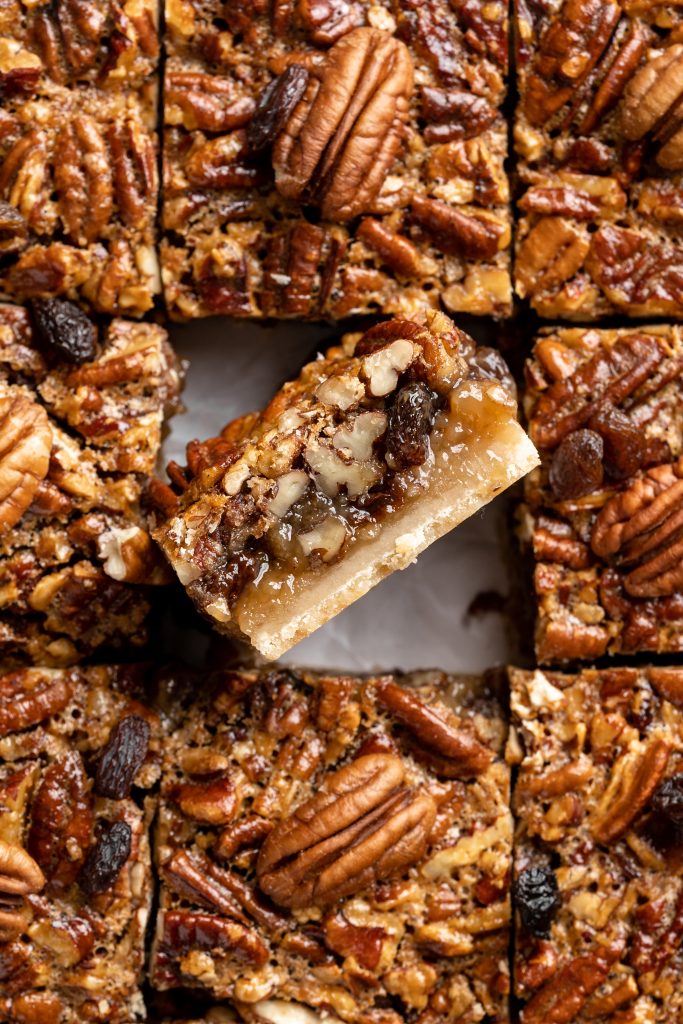 Pecan pie bar with raisins and shortbread crust